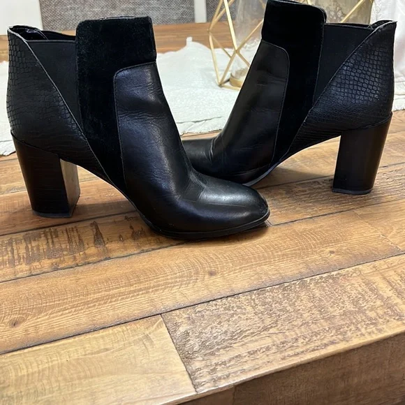 Tahari leather booties - Picture 4 of 7